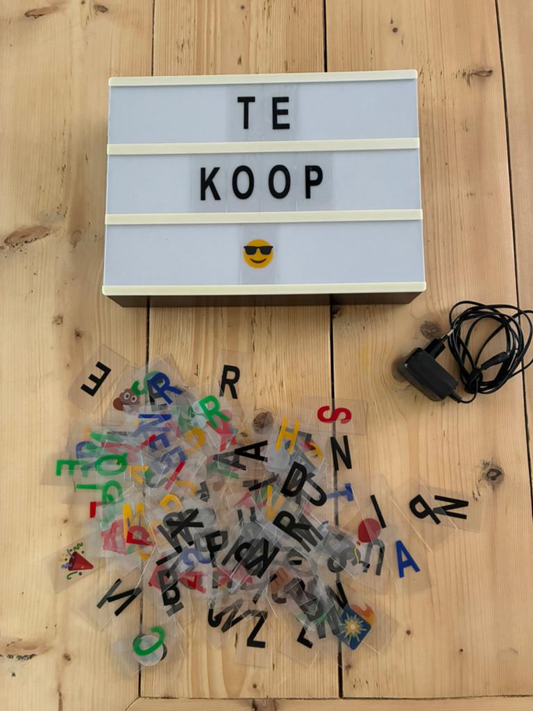 Leuke lichtletterbak met heel veel letters, Ophalen of Verzenden, Zo goed als nieuw