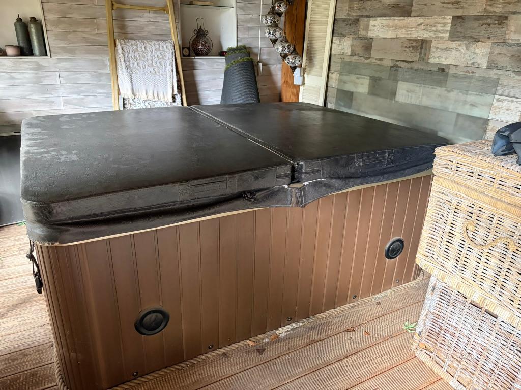 Jacuzzi 3 persoons, Tuin en Terras, Bubbelbaden en Hottubs, Ophalen, Gebruikt, Trap, Vast