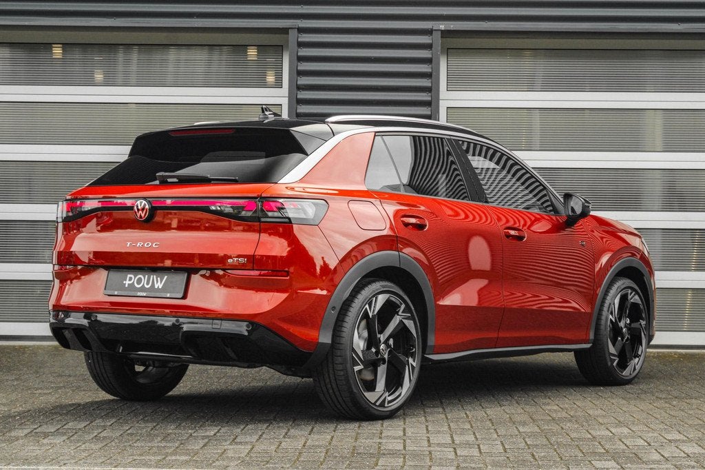 Volkswagen T-Roc 1.5 eTsi 150pk R-Line First Edition | Panor, Auto's, Stof, 1498 cc, 4 cilinders, Bedrijf