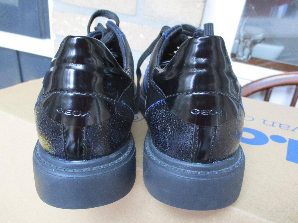 Geox size 36 NIEUW!, Geox, Nieuw, Sneakers of Gympen, Verzenden
