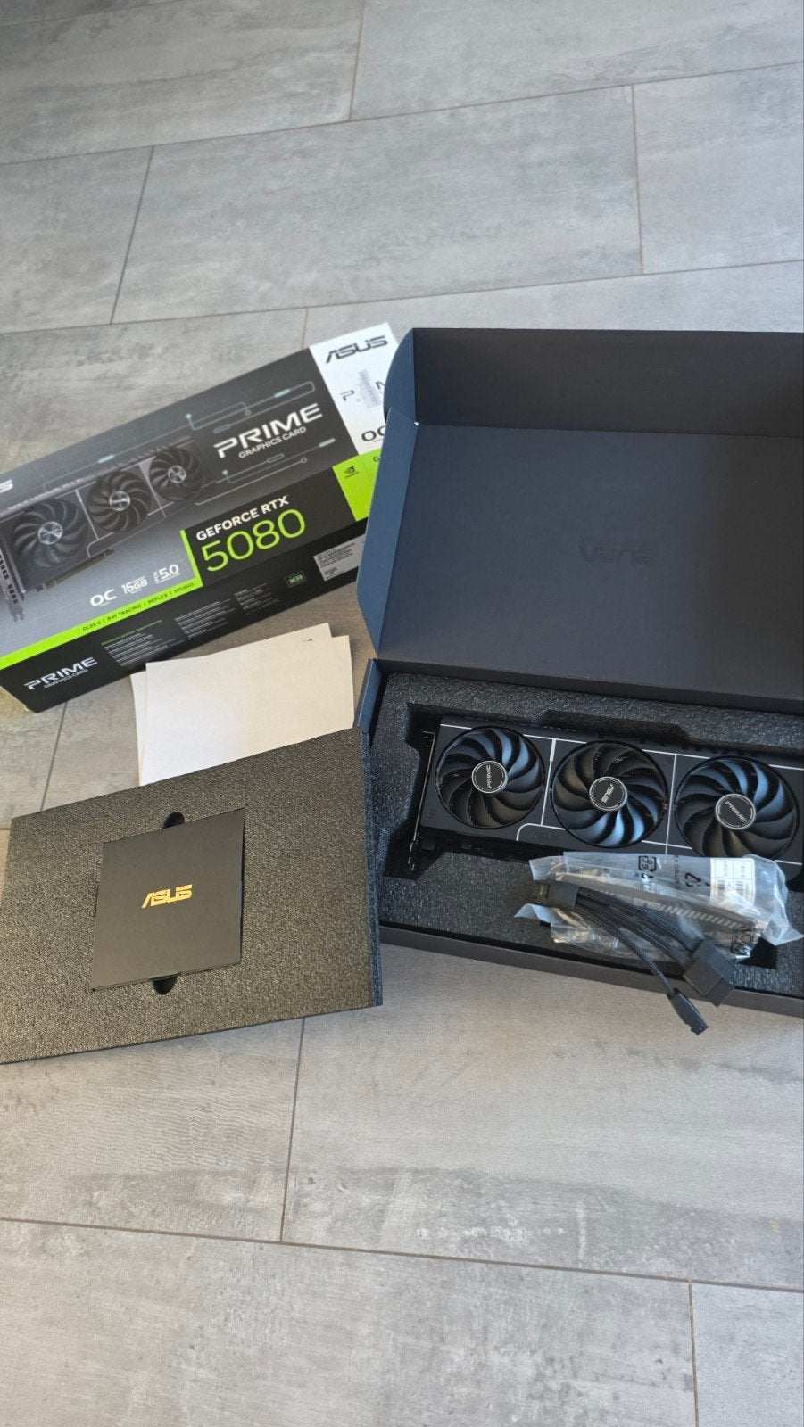 ASUS Prime GeForce RTX 5080 OC 16GB | Doos + bon

Nette en g, Computers en Software, Ophalen, GDDR6, PCI-Express 4, Zo goed als nieuw