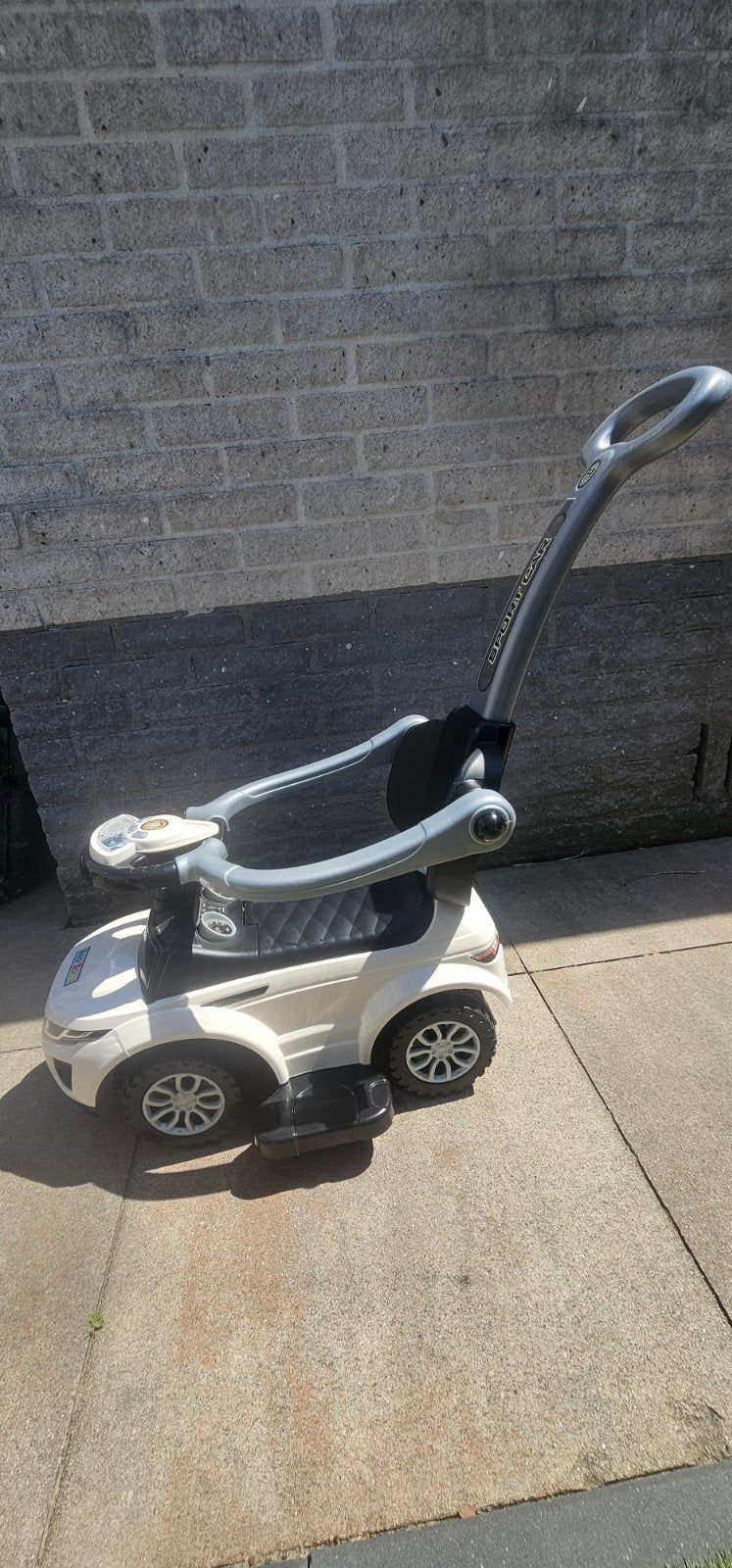 Witte loopauto met duwstang, Kinderen en Baby's, Speelgoed | Buiten | Voertuigen en Loopfietsen, Ophalen, Zo goed als nieuw, Loopvoertuig