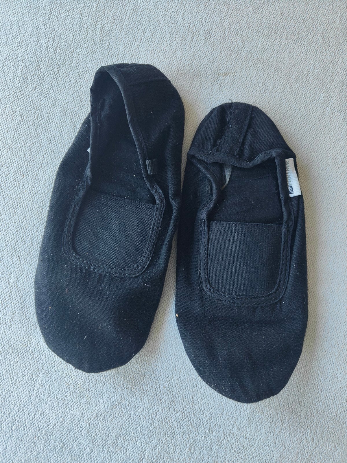 Zwarte Panther turnschoenen maat 35, Ophalen of Verzenden, Zo goed als nieuw, Jongen of Meisje, Laarzen