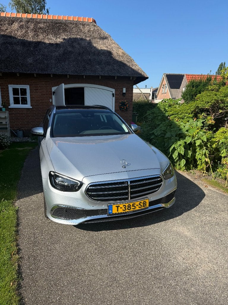 Mercedes-Benz E-Klasse E300 e 320pk 9G-TRONIC 2022 Grijs, Automaat, Achterwielaandrijving, Zwart, 4 cilinders