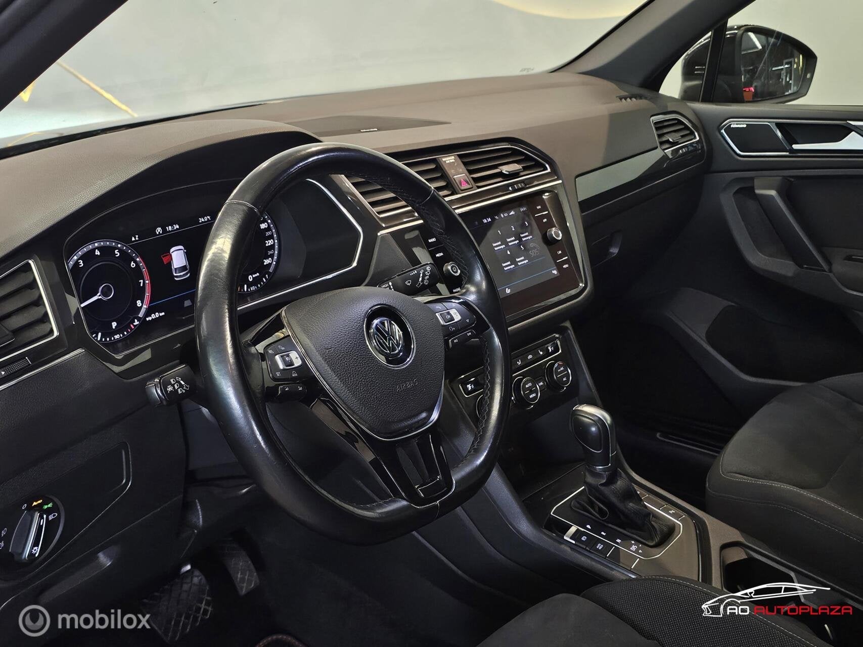 Volkswagen Tiguan 1.4 TSI ACT R-line Panorama/Virtual/Trekha, Auto's, 1800 kg, 4 cilinders, 150 pk, Alcantara