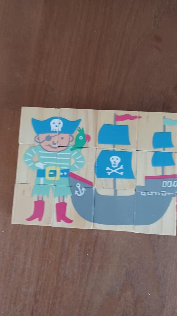 Houten Puzzel 12 Stukjes - Verschillende Afbeeldingen, 2 tot 4 jaar, Gebruikt, 10 tot 50 stukjes, Ophalen of Verzenden