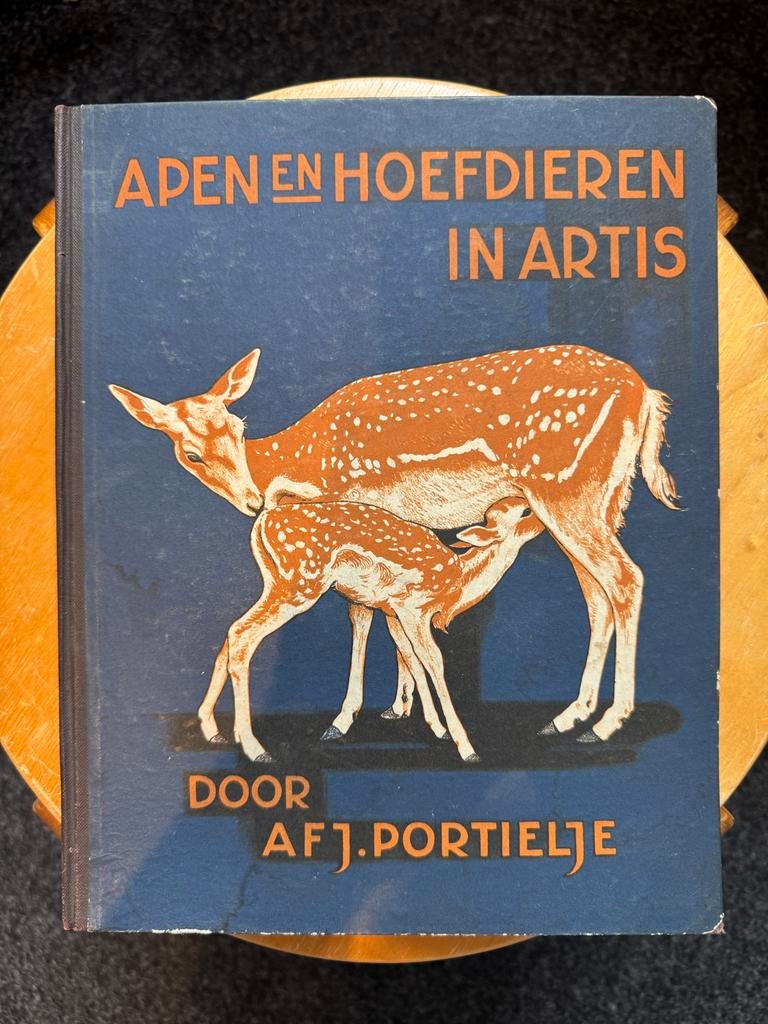 Apen en Hoefdieren in Artis - AFJ Portielje, Ophalen of Verzenden, Gelezen, Natuur algemeen