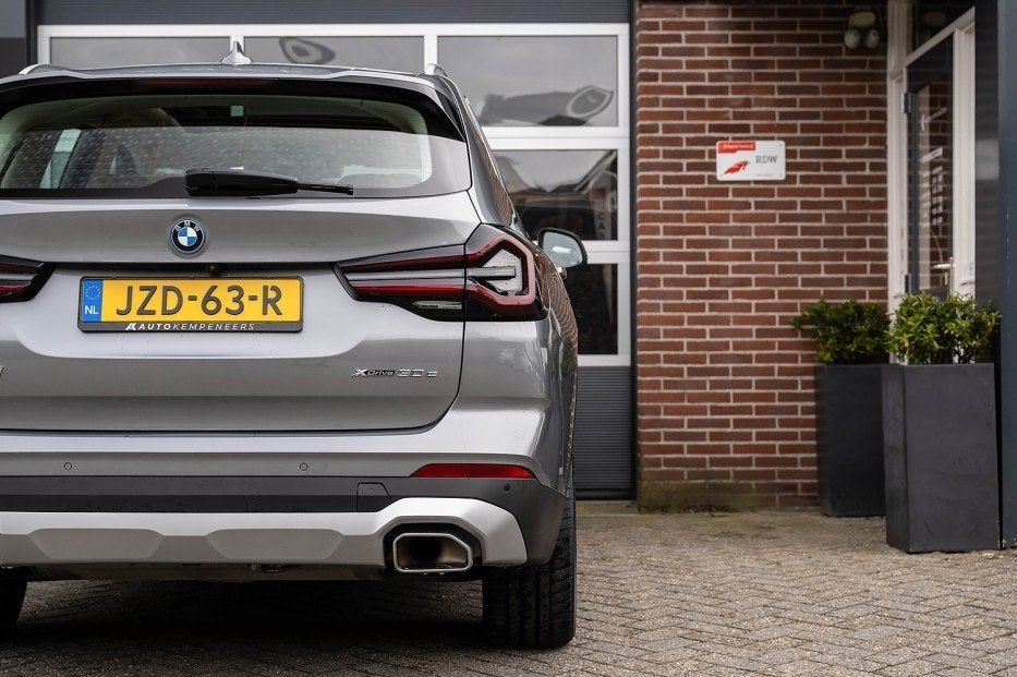BMW X3 xDrive30e Business Edition Plus | Panorama | Head-Up, Gebruikt, 2000 kg, Vierwielaandrijving, 184 pk