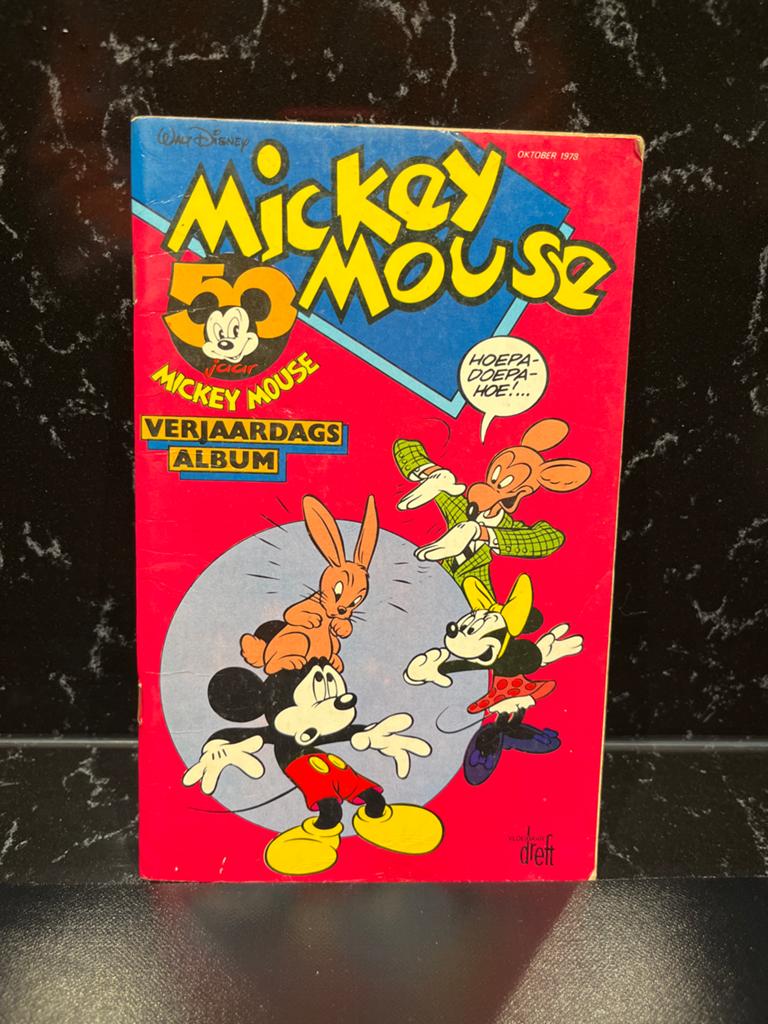 Mickey Mouse Verjaardagsalbum 50 Jaar - Oktober 1978, Boeken, Stripboeken, Gelezen, Eén stripboek, Ophalen of Verzenden