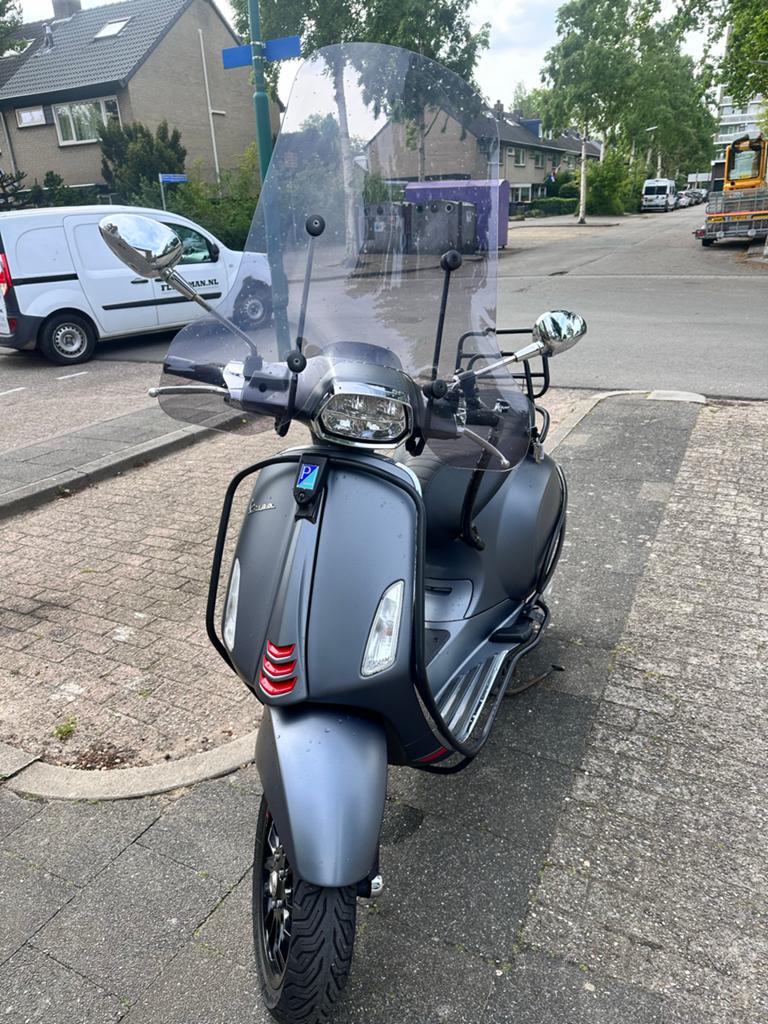 Vespa Sprint 2023 - Matgrijs 13k km - full onderhoudhistorie, Ophalen, Vespa S, Zo goed als nieuw, Benzine