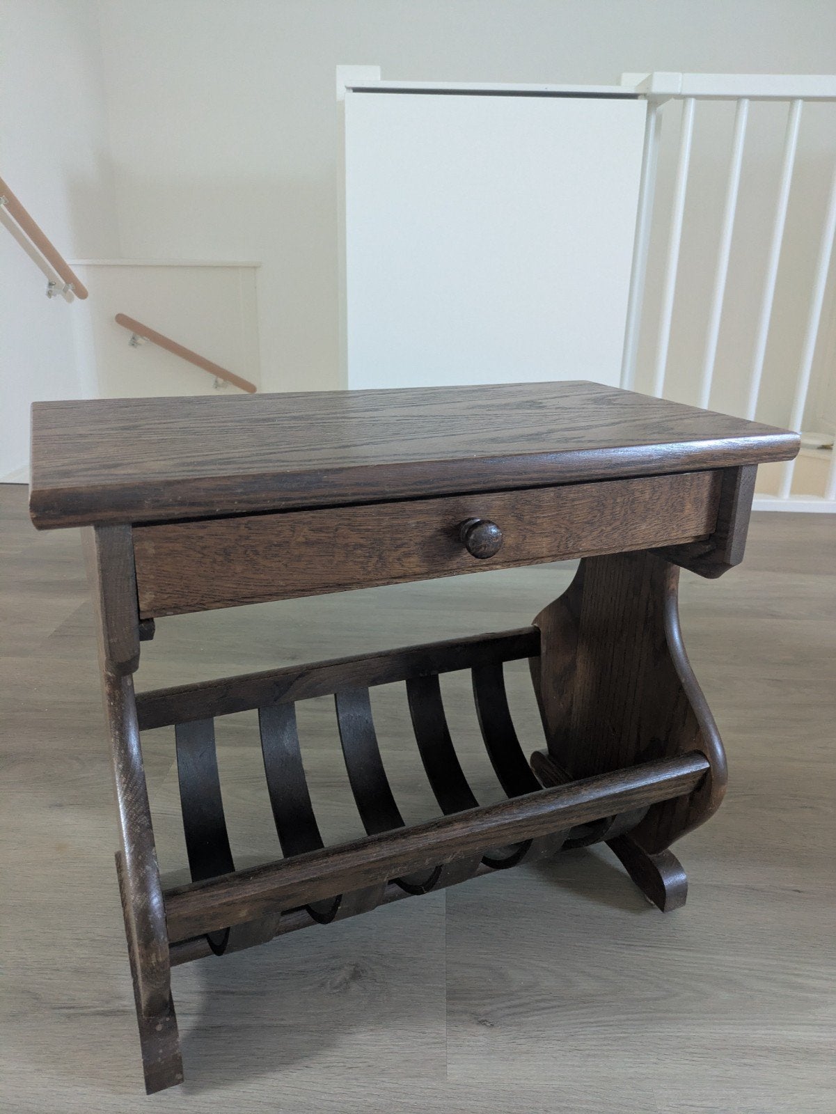 Prachtige houten krantenbak met lade, Ophalen, Gebruikt, Klassiek, Met lade