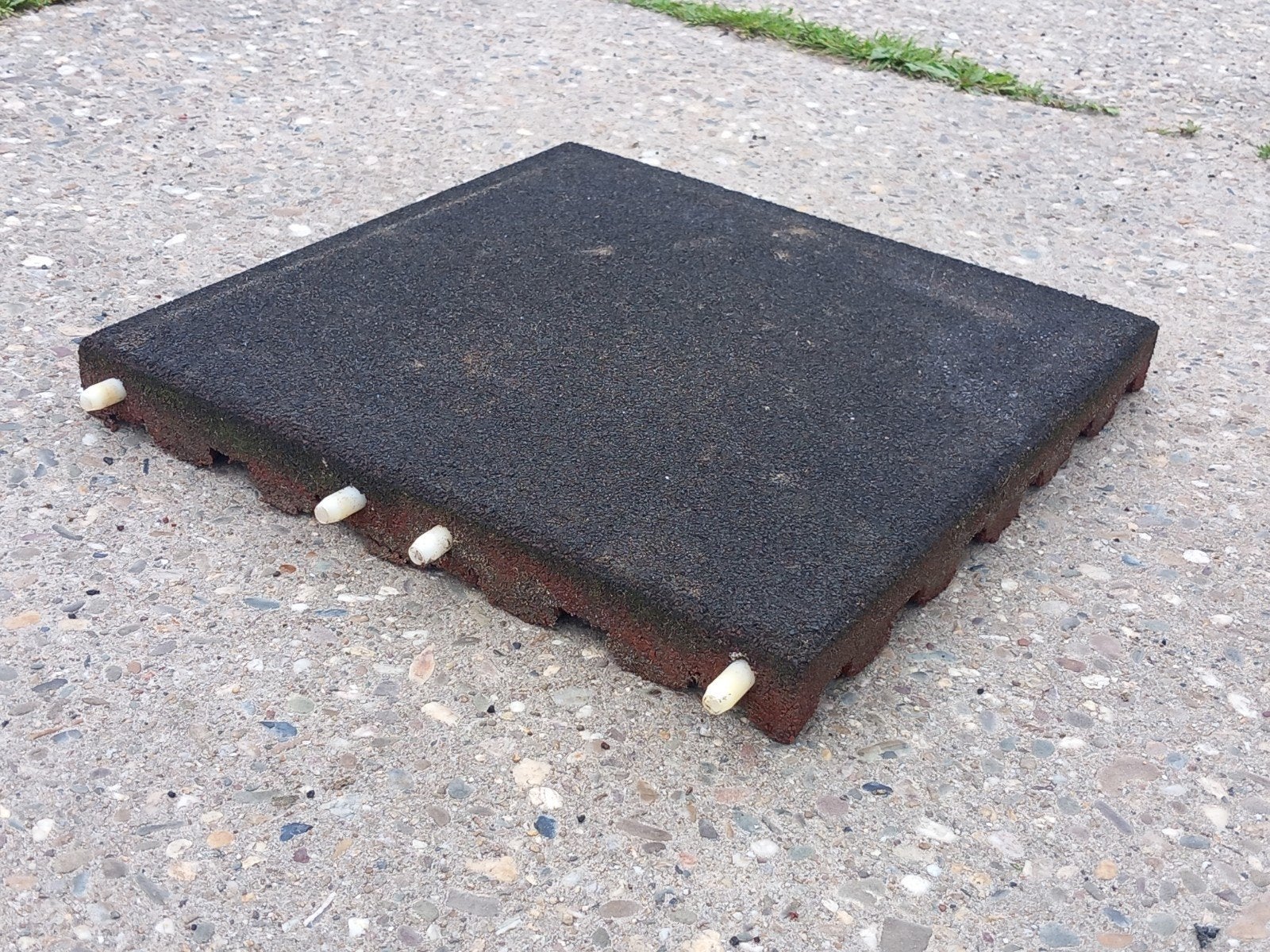 AANB: 132 Rubber tegels 50x50x5,5. VAN €4,55 nu €4,25, Tuin en Terras, Ophalen, Gebruikt, -, -