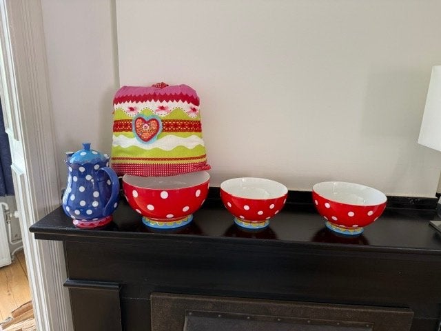 Olily theepot, theemuts en schalen, Huis en Inrichting, Keuken | Servies, Ophalen, Gebruikt, Overige merken, Schaal of Schalen