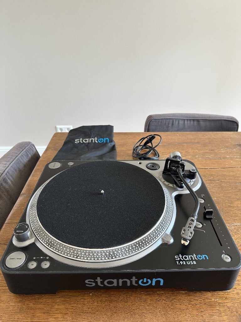 Stanton T.92 USB Turntable, Solo-artiest