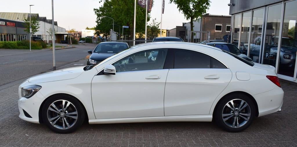 Mercedes-Benz CLA-klasse 180 Prestige | HALF LEDER | NAVI |, Gebruikt, 4 cilinders, 715 kg, Leder en Stof