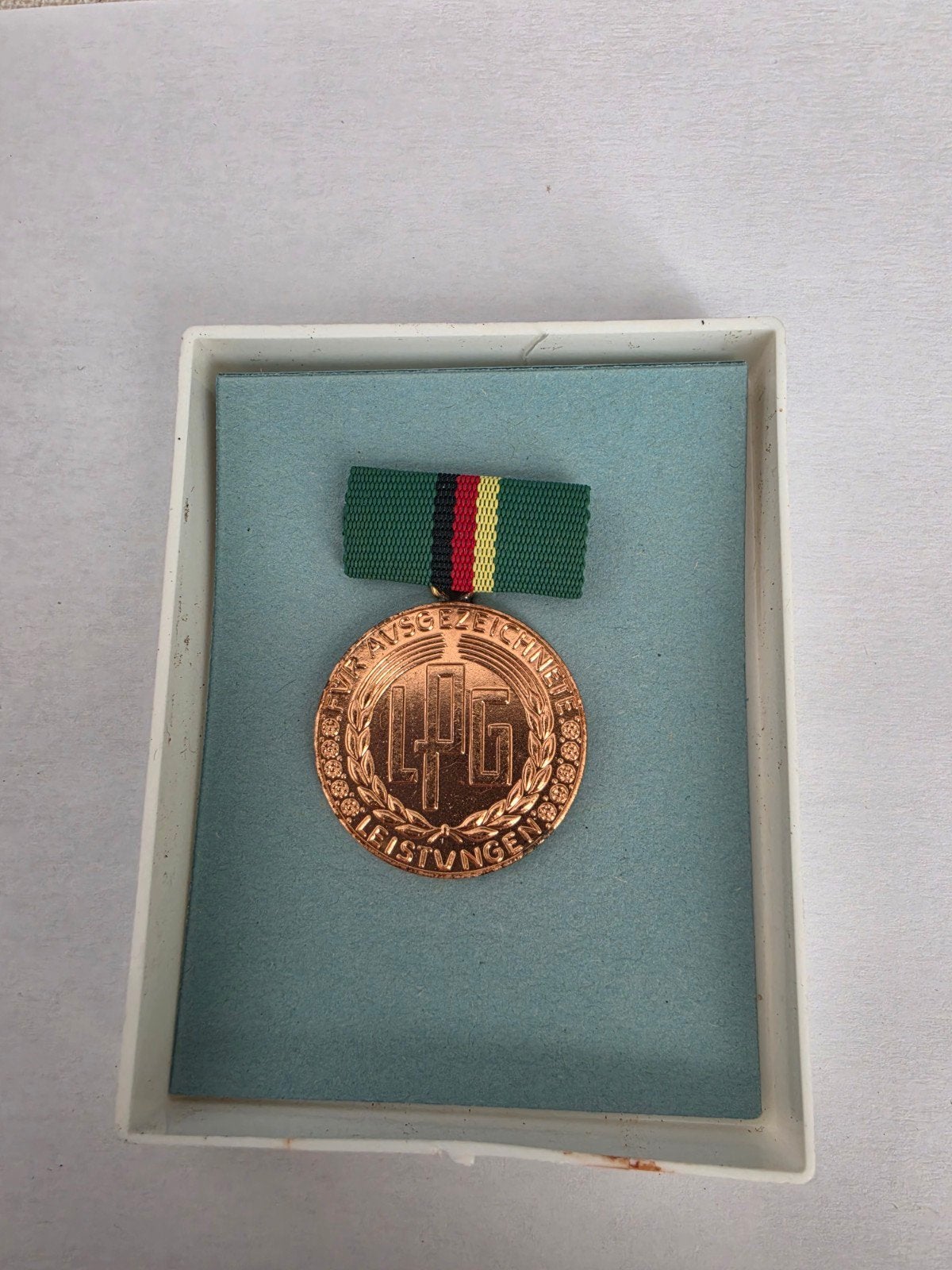 DDR Medaille LPG Leistungen met lintje in doosje, Ophalen of Verzenden