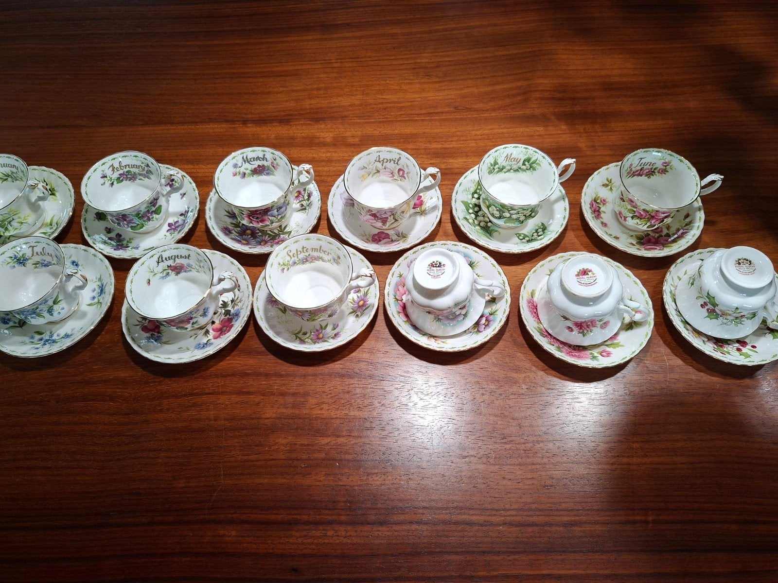 Complete set Royal Albert theekopjes met schotel, Ophalen
