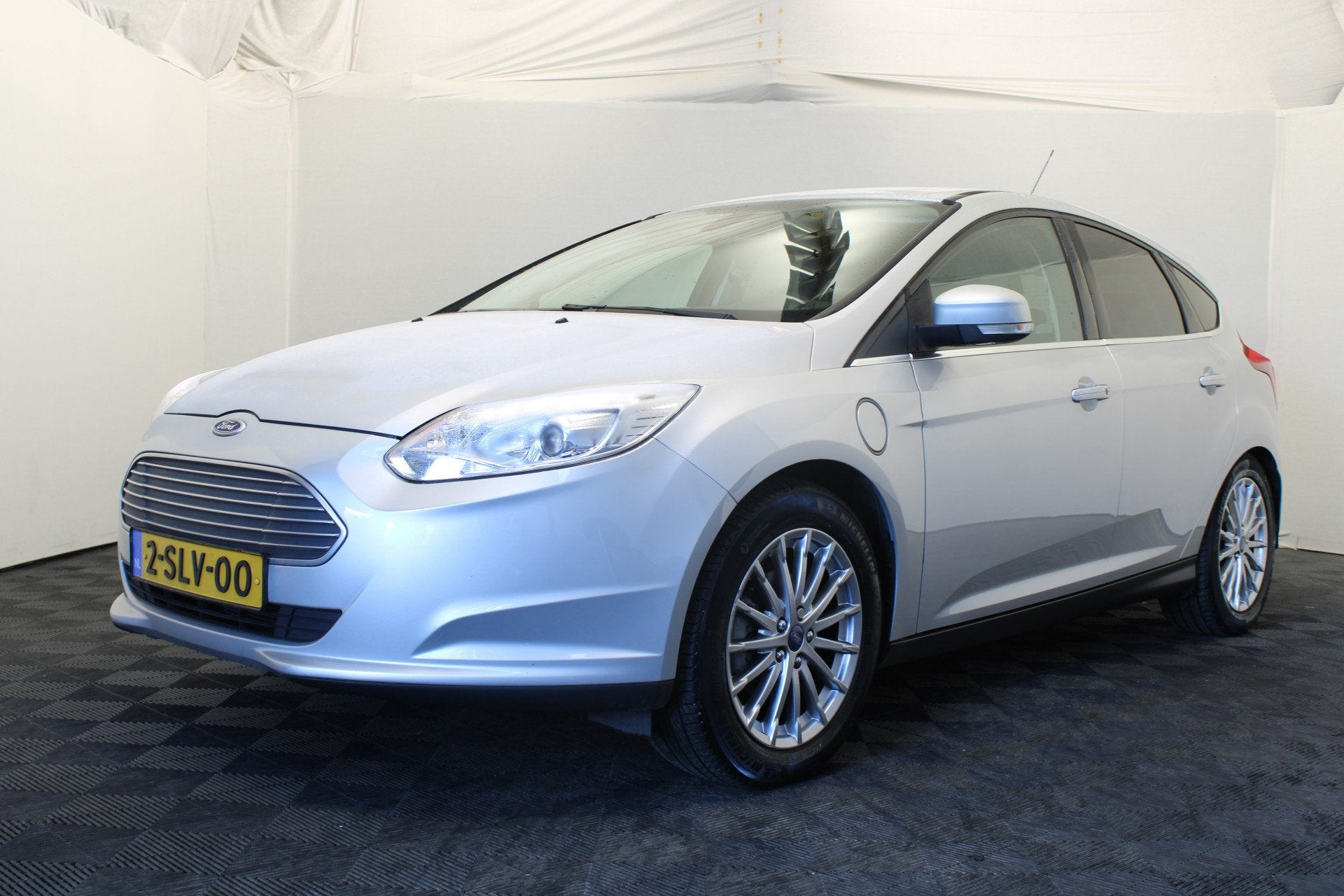 Ford Focus Titanium Electric (bj 2013, automaat), Stof, Gebruikt, Zwart, Origineel Nederlands