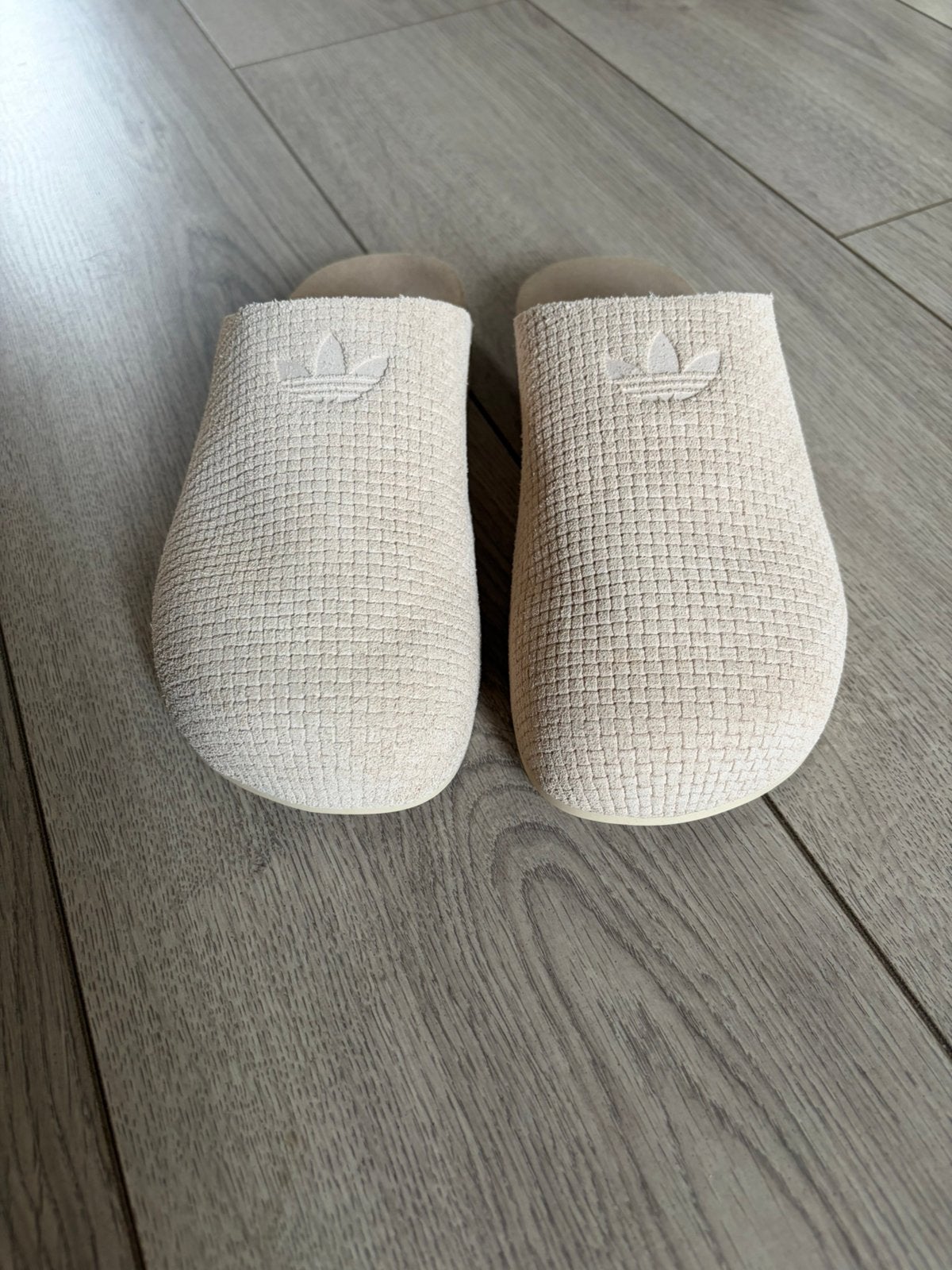 Adidas pantoffel beige maat 39, Verzenden, Zo goed als nieuw, Sneakers of Gympen