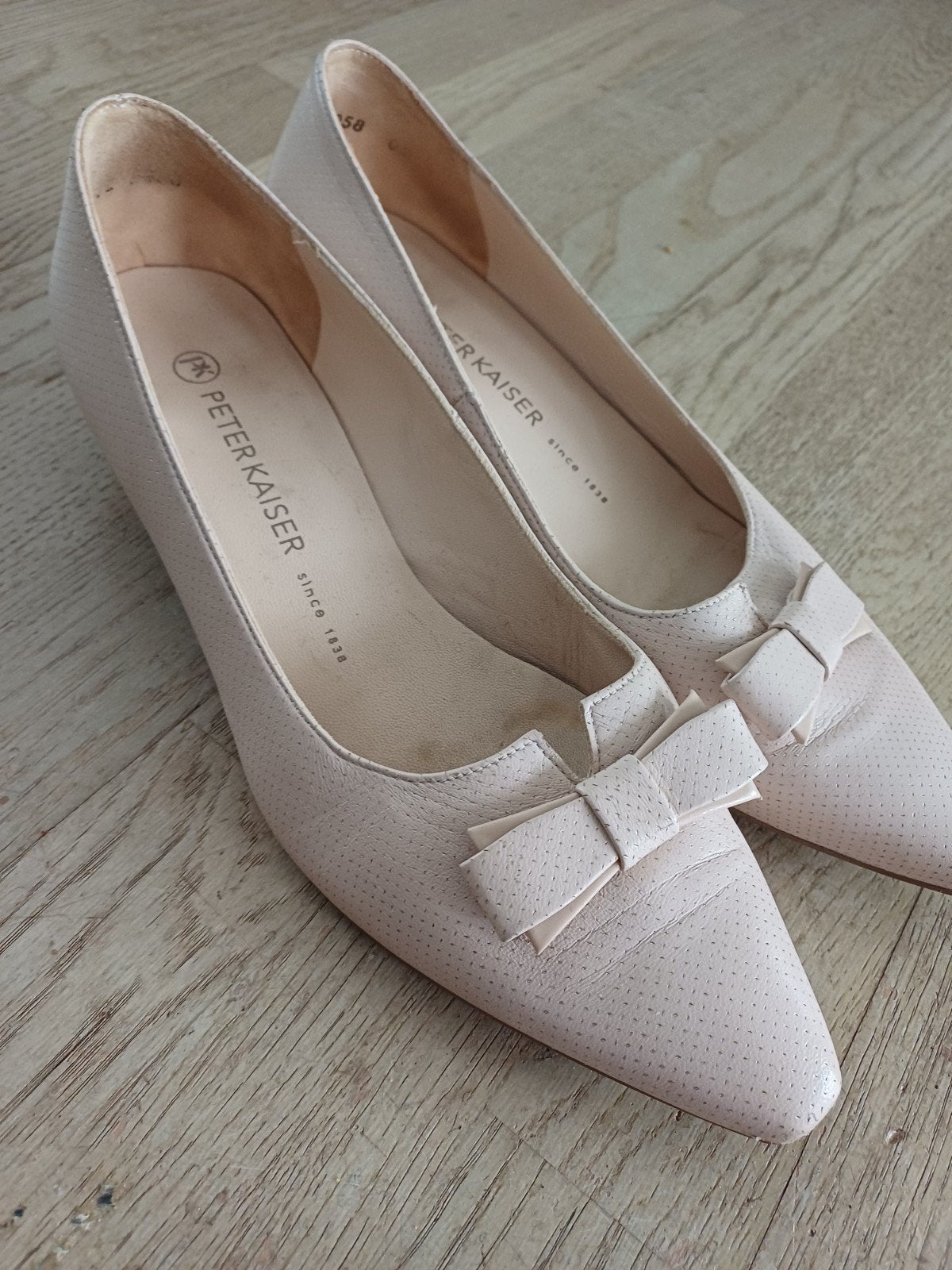 Peter Kaiser pumps - Poederroze met strik - maat 6, Kleding | Dames, Schoenen, Peter Kaiser, Beige, Gedragen, Ballerina's