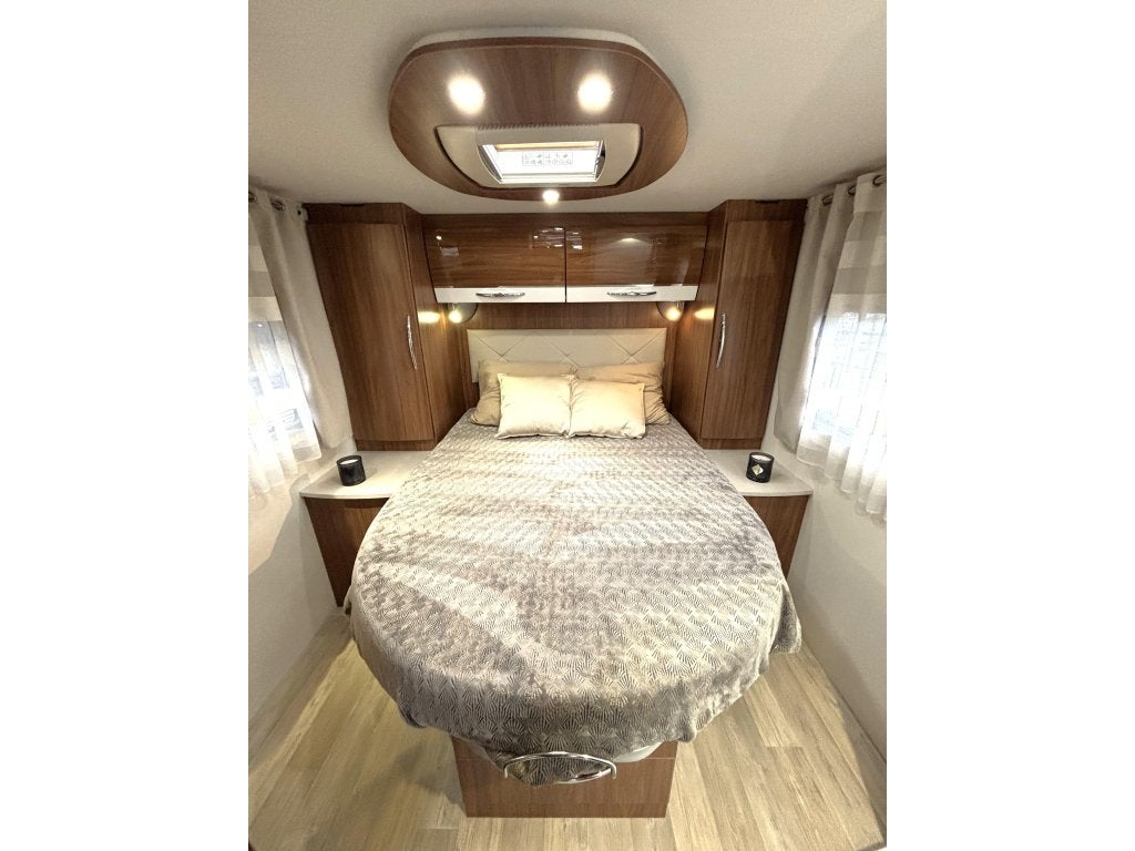 Pilote Sensation 700 P QUEENSBED 6.99M XXL GARAGE CONSTRUCT, Caravans en Kamperen, Campers, Fiat, Pilote, 6 tot 7 meter, Bedrijf