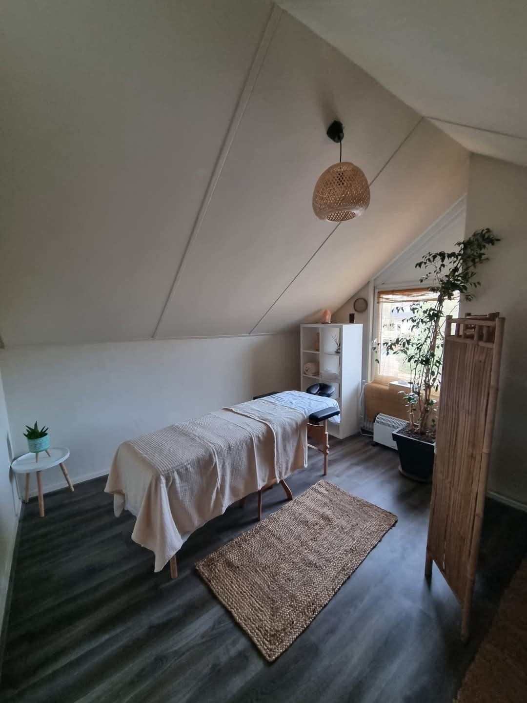 Massage alleen voor vrouwen, Ophalen, Nieuw