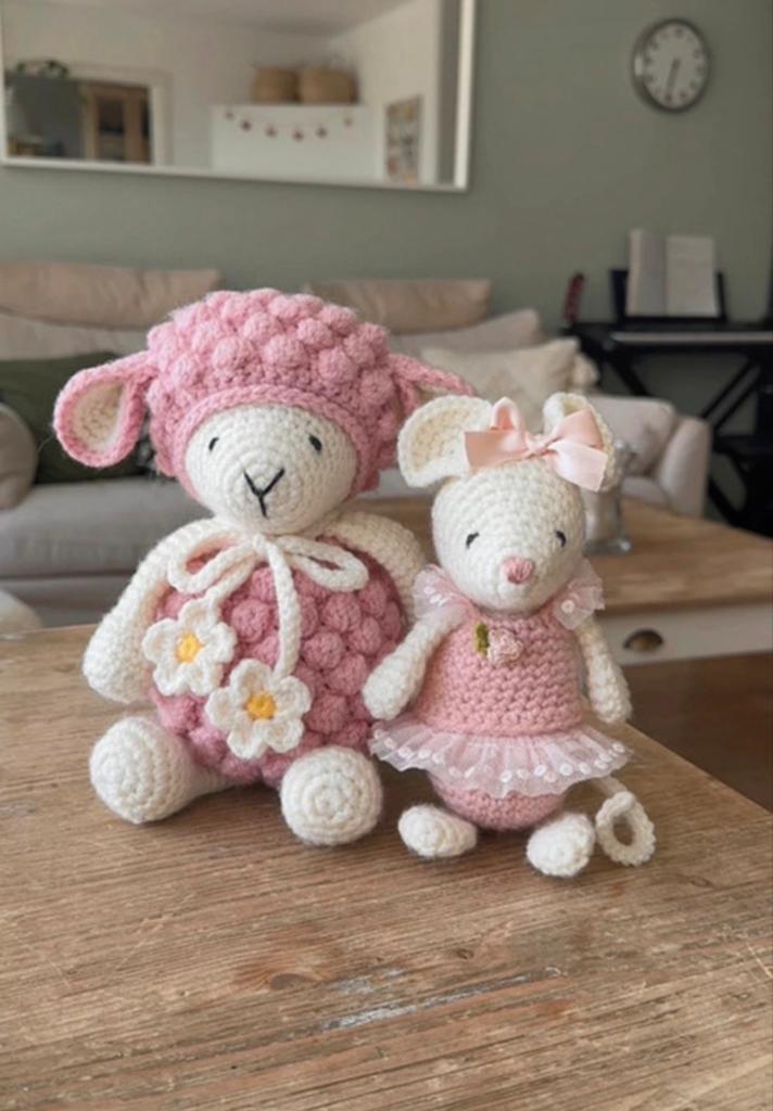 Handgemaakt ballerina muisje van 100% acryl, Kinderen en Baby's, Speelgoed | Knuffels en Pluche, Muis, Overige merken, Nieuw, Ophalen of Verzenden