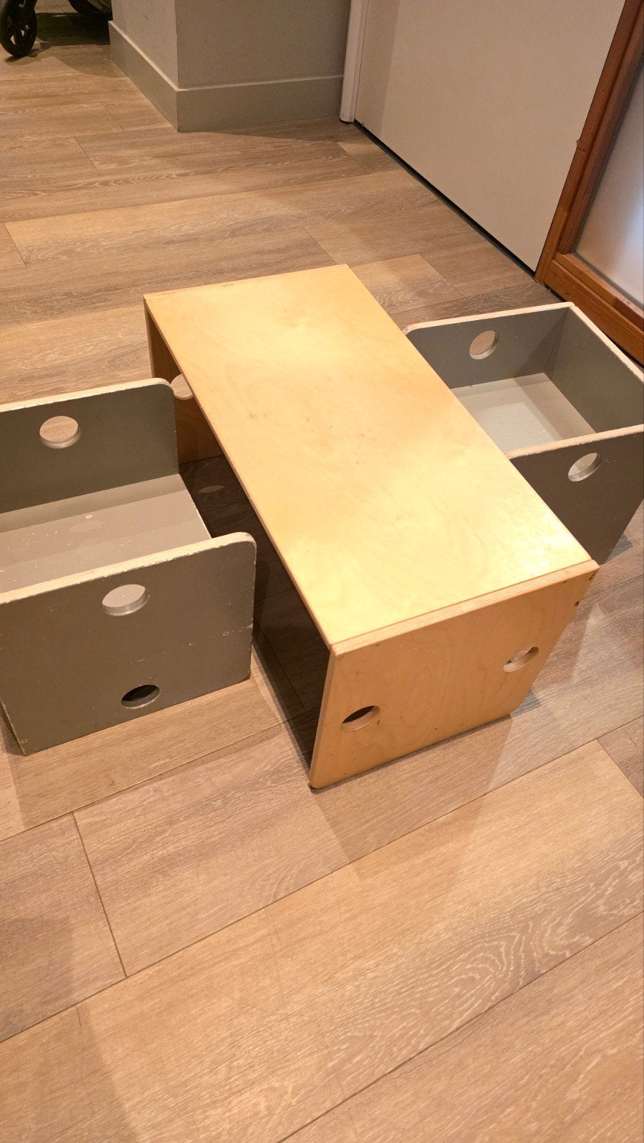 Stevig houten kinder speeltafel en stoeltjes, Ophalen, Gebruikt