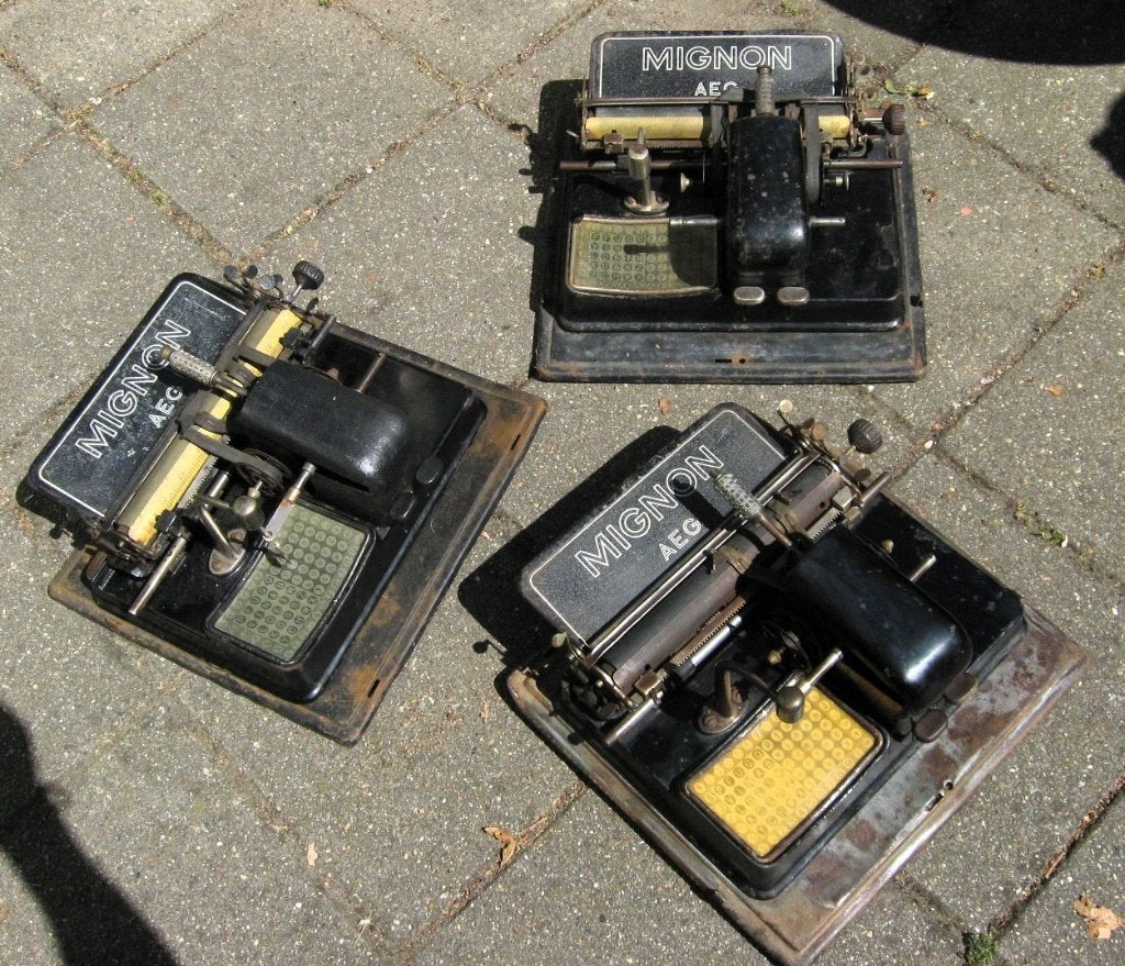 drie stuks antieke typemachine schrijfmachine Mignon AEG, Ophalen