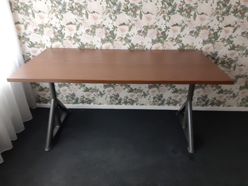 Idasen bureau, Huis en Inrichting, Bureaus, Ophalen, Zo goed als nieuw, IKEA