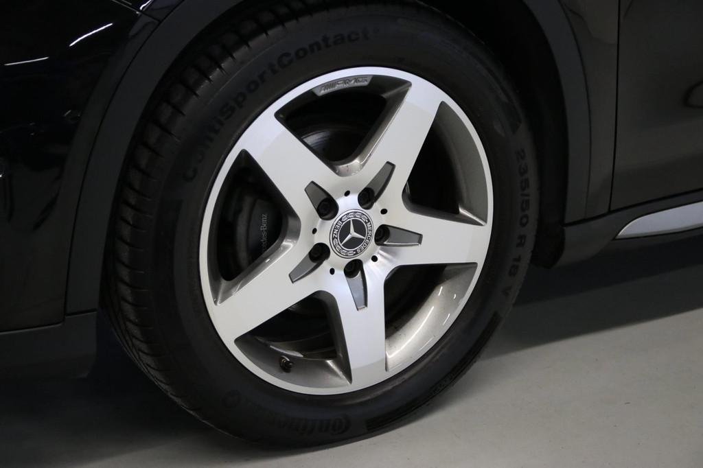 Mercedes-Benz GLA-klasse 200 Edition 1/ AMG-pakket/ Trekhaak, Gebruikt, 715 kg, Zwart, Bedrijf