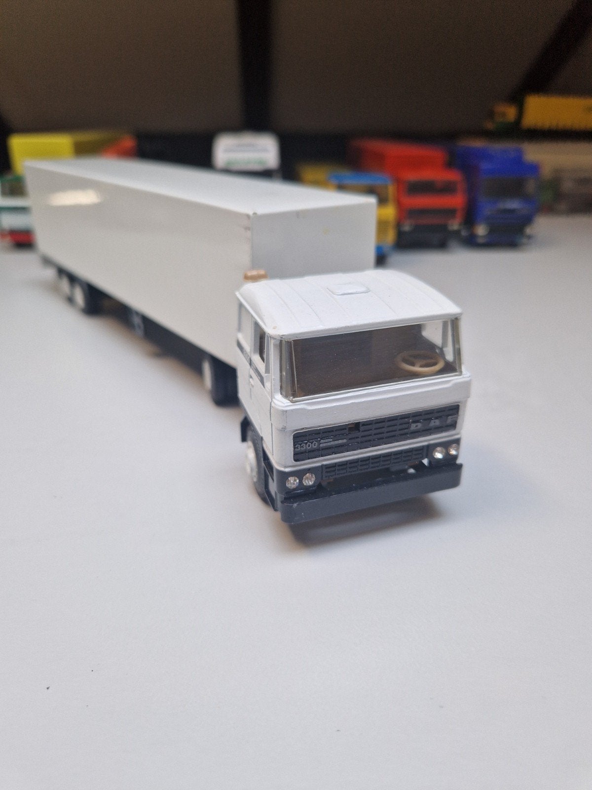 Daf 3300 . Trekker oplegger, Hobby en Vrije tijd, Modelauto's | 1:50, Ophalen of Verzenden, Bus of Vrachtwagen, Lion Toys