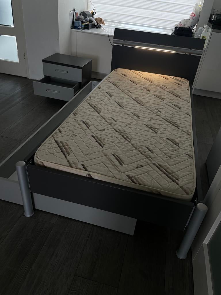 Modern Morres Uniek eenpersoonsbed, Ophalen, 90 cm, Eenpersoons, Zo goed als nieuw