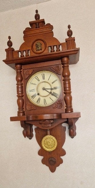 Antieke houten wandklok met slinger, Ophalen of Verzenden