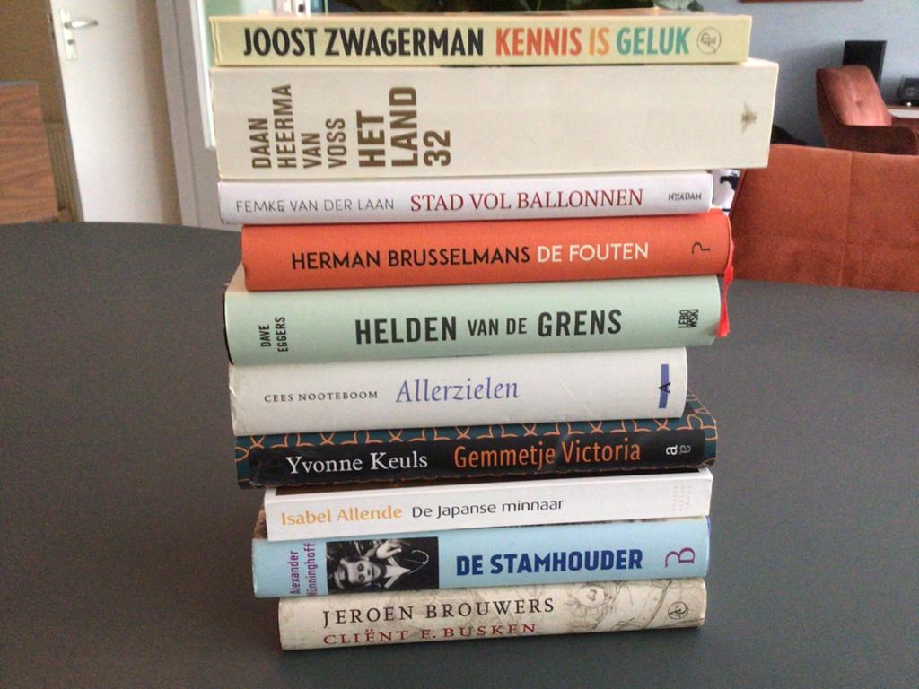 Mooi stapeltje literatuur, Ophalen of Verzenden, Zo goed als nieuw
