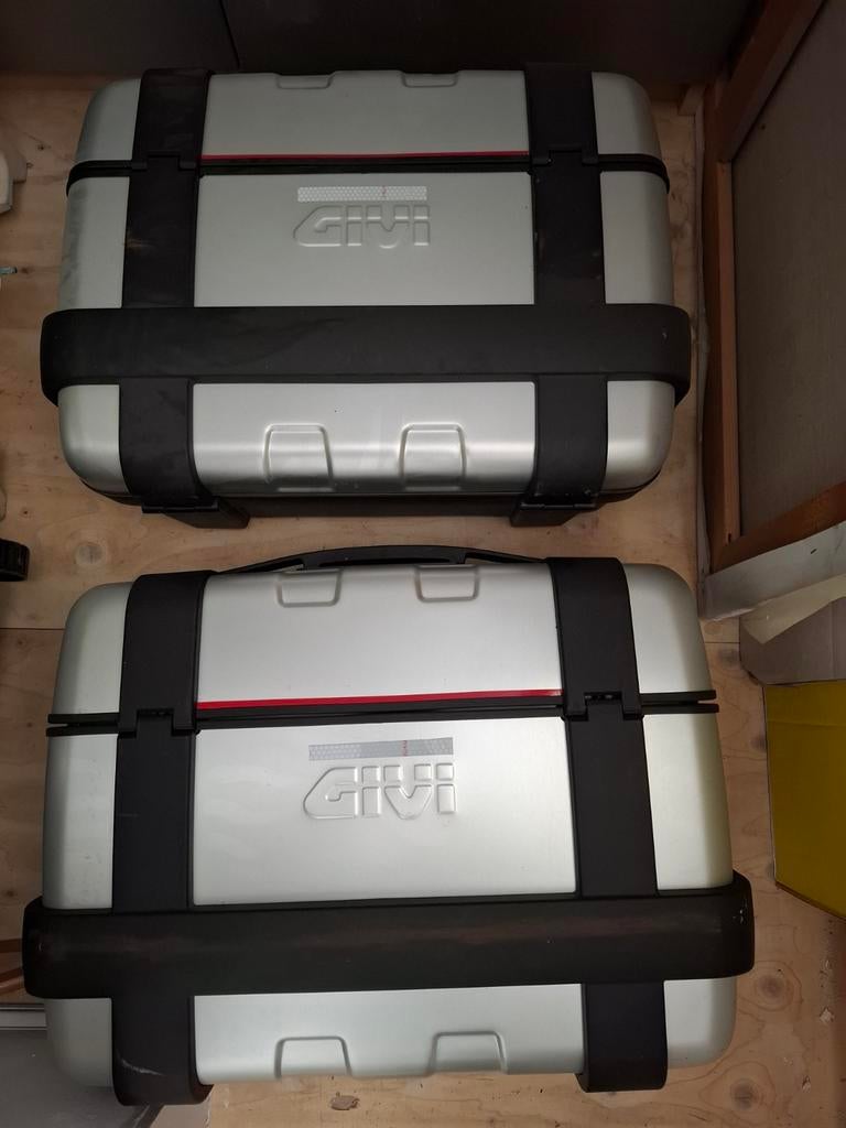 Givi trekkers 33 liter zijkoffers, Ophalen