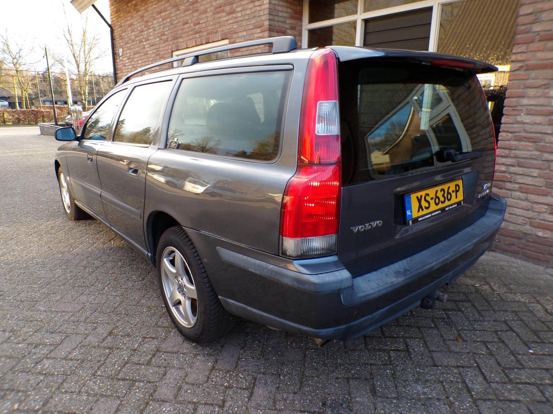 Volvo V70 2.5 T AWD, Auto's, Automaat, Dealer onderhouden, Stof, Zwart
