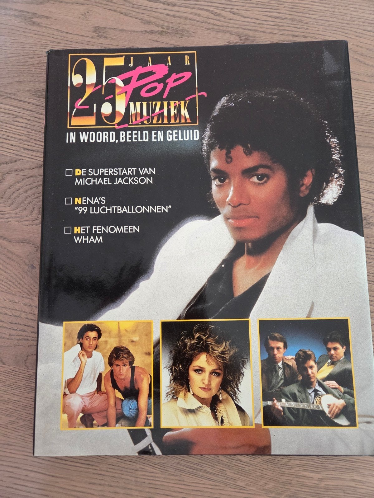 25 Jaar Pop Muziek: In Woord, Beeld en Geluid (1983), Ophalen of Verzenden, Gelezen, Genre of Stijl, Onbekend