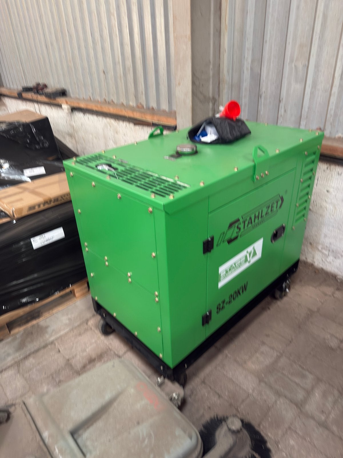 20kw 380v 230v diesel aggregaat inruil koopje, Doe-het-zelf en Verbouw, Aggregaten, Ophalen, Gebruikt, Dieselolie, Geluidgedempt