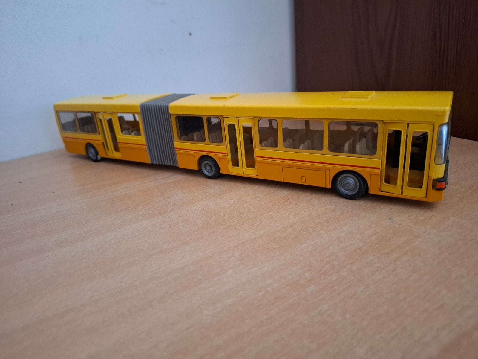 volvo B10M gelede bus  Nzg 1:50, Hobby en Vrije tijd, Modelauto's | 1:50, Ophalen of Verzenden, Zo goed als nieuw, Bus of Vrachtwagen