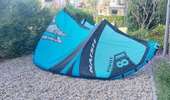 Naish Pivot S26 8 m, Watersport en Boten, Kitesurfen, 8 m², Geen board, Ophalen of Verzenden, Zo goed als nieuw