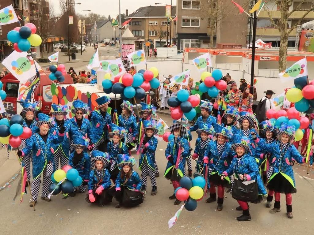 Kleurrijk, prijswinnende carnavalskostuums, Ophalen of Verzenden, Zo goed als nieuw, Overige maten