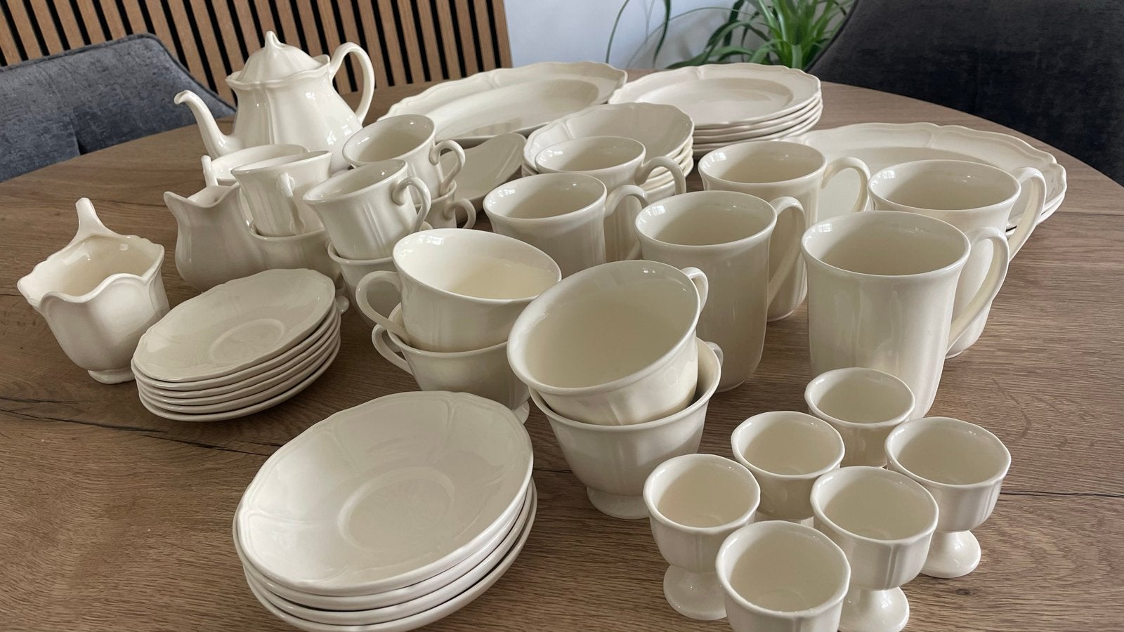 Uitgebreid Wedgwood Queens Plain Servies - Crèmekleurig, Huis en Inrichting, Gebruikt, Klassiek, Ophalen of Verzenden, Wedgwood