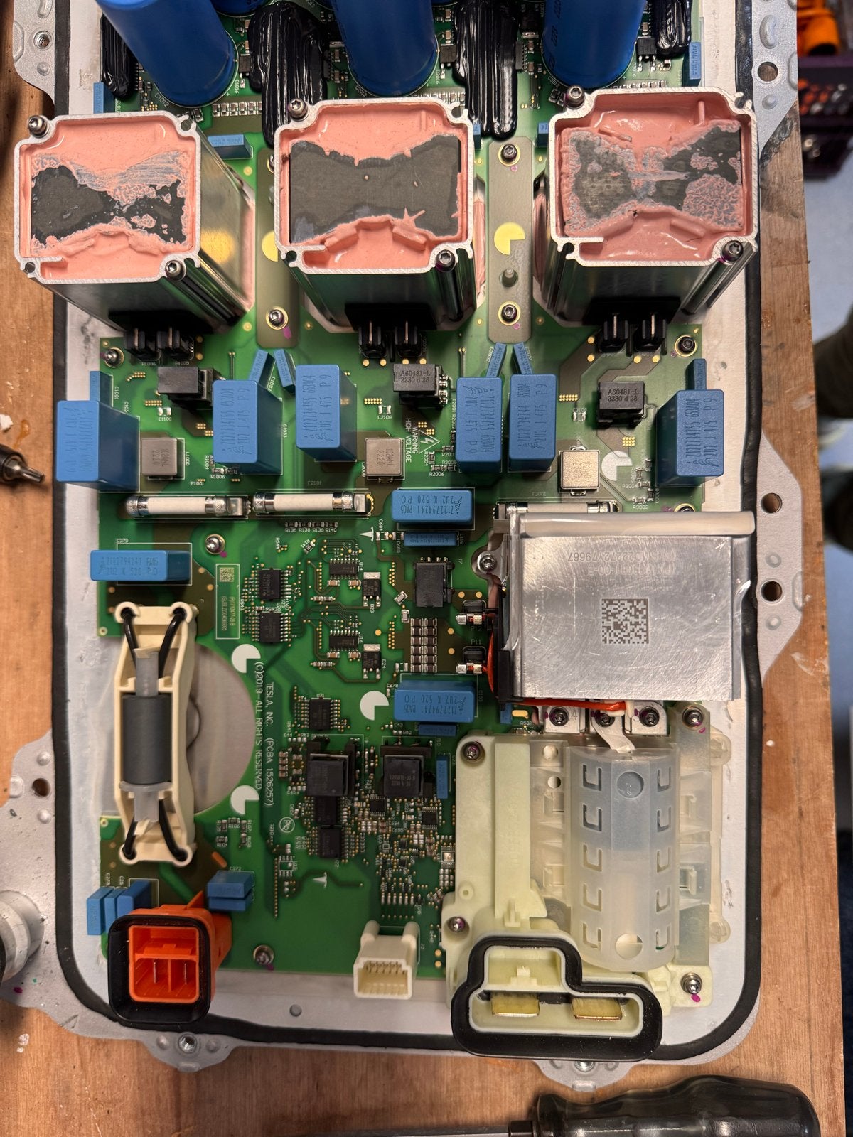 Defecte Tesla Power Conversion system/unit (PCU), Ophalen