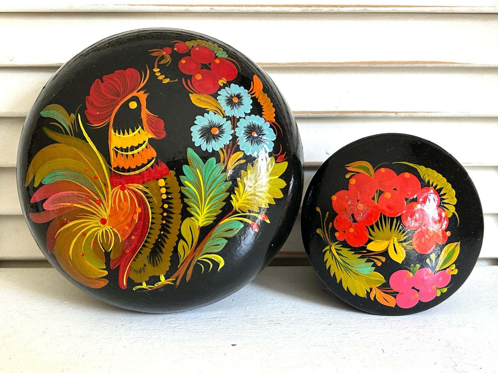 Twee vintage USSR handgeschilderde houten lakdoosjes, Antiek en Kunst, Ophalen