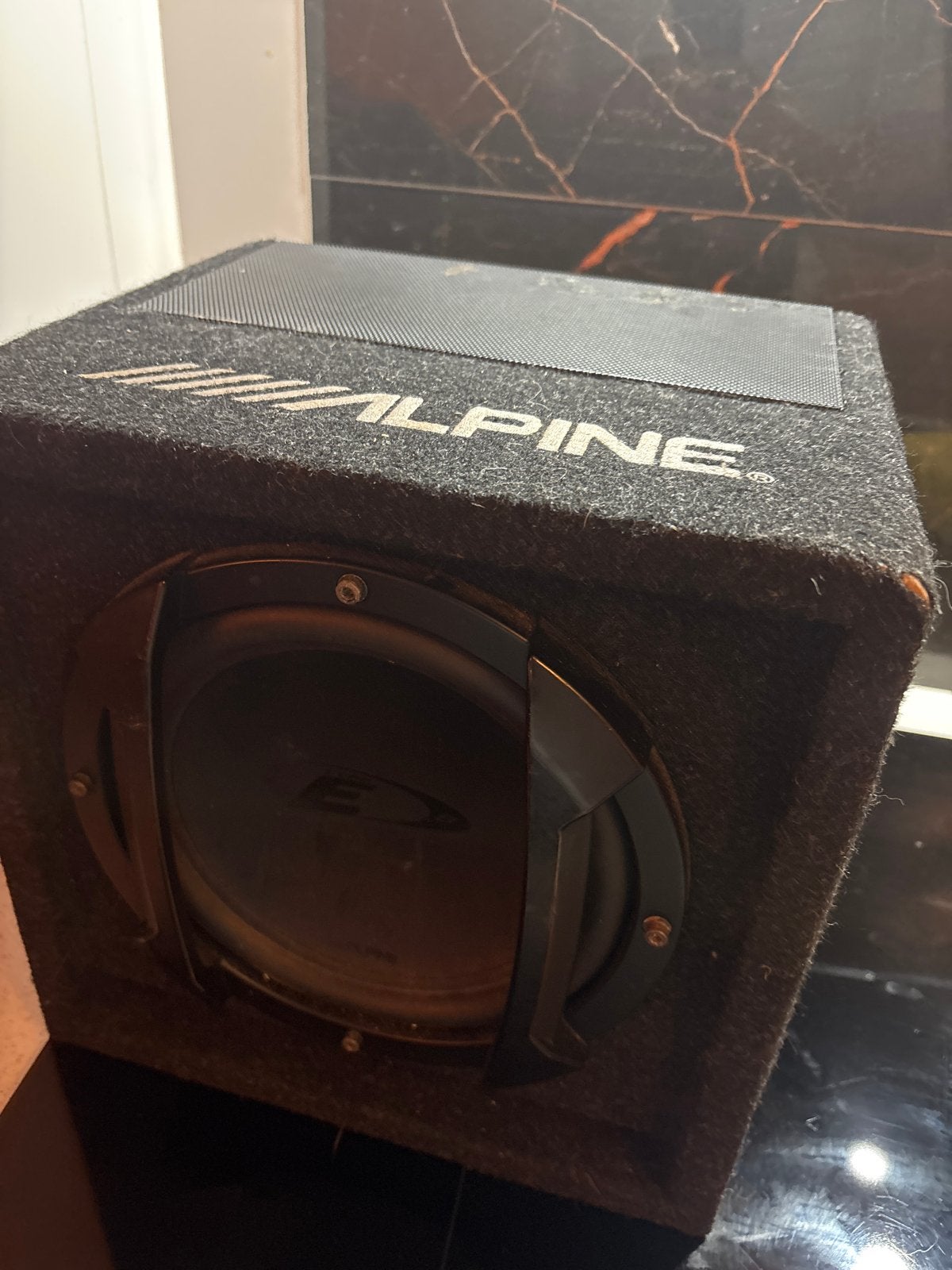 Alpine Subwoofer met Versterker MXE-M150CKD, Ophalen of Verzenden, Gebruikt