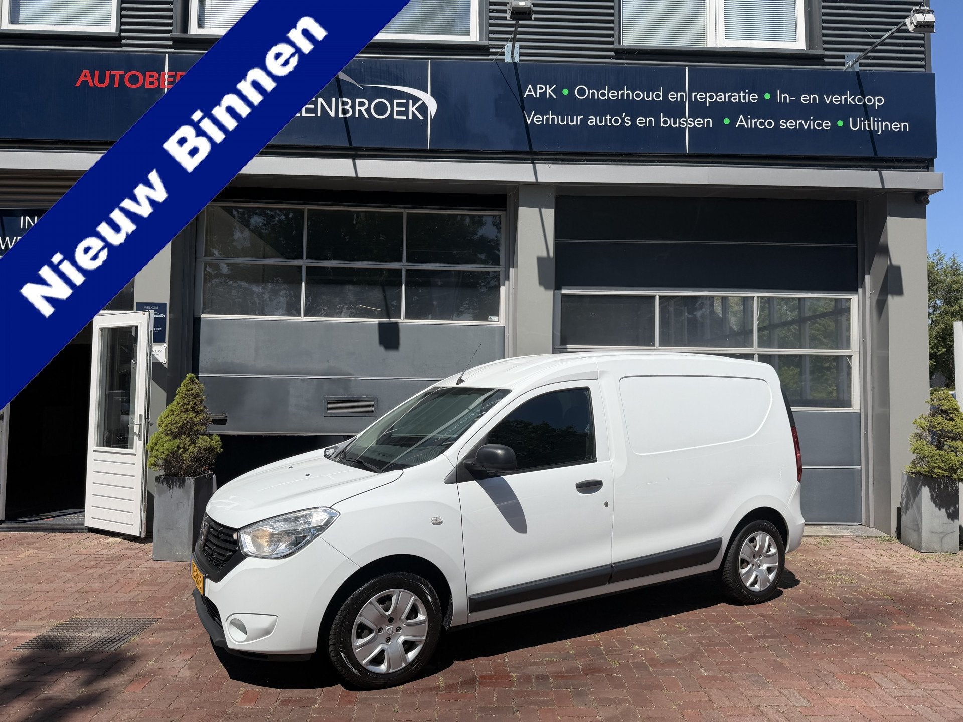 Dacia Dokker 1.5 Blue dCi 90 Solid – Praktisch, Zuinig en, Auto's, Bestelauto's, Stof, Gebruikt, 4 cilinders, Wit