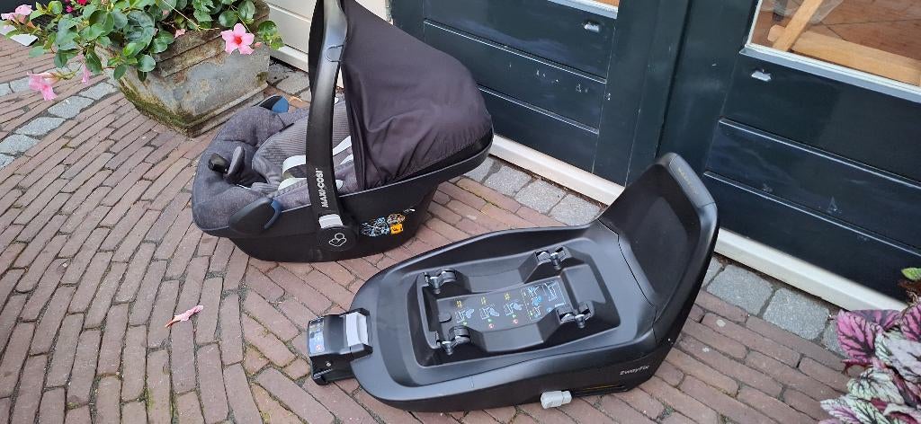 Maxi-Cosi Pebble Plus Autostoel + Verkleiner + Onderstel, Ophalen, 0 t/m 13 kg, Maxi-Cosi, Overige methoden