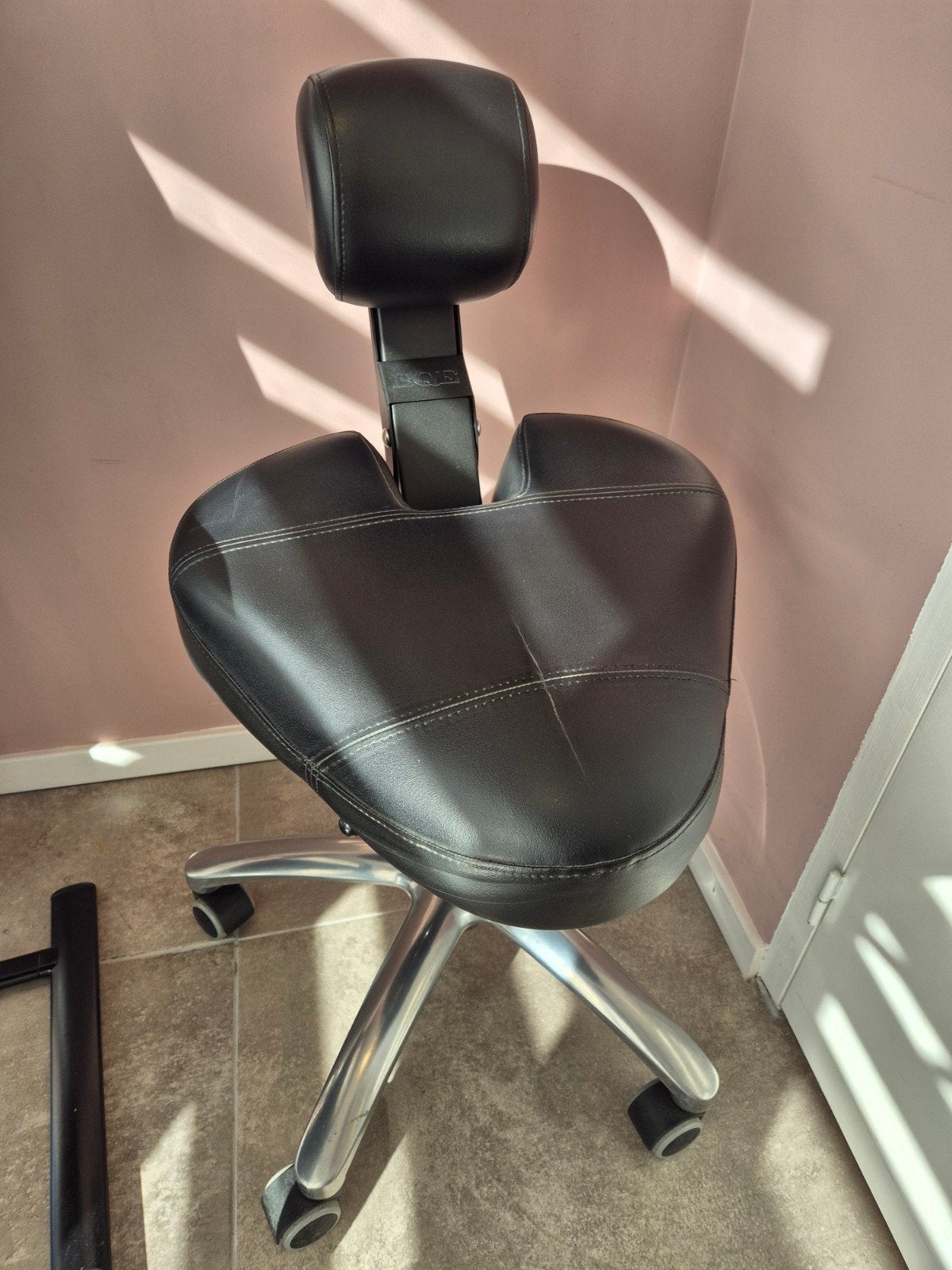 BQE Ergonomische Zadelkruk met Rugleuning - Zwart, Huis en Inrichting, Ophalen, Gebruikt, Zwart, Eén
