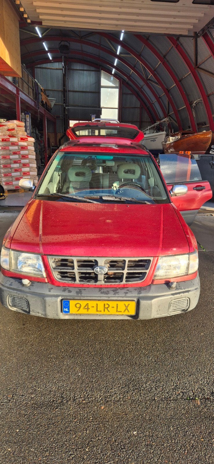Subaru Forester 2.0 AUT 2000 Rood 141500km, Auto's, 125 pk, 4 cilinders, Forester, Vierwielaandrijving